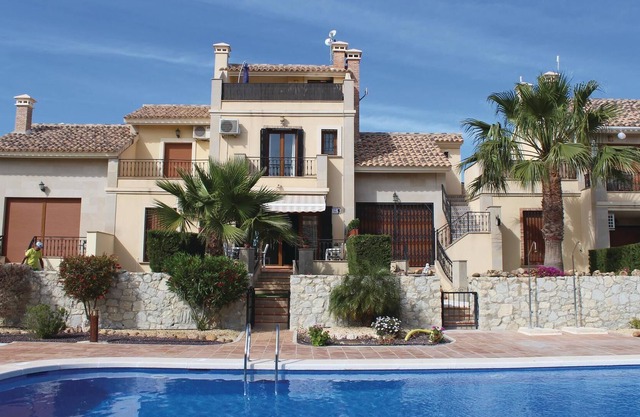 Great vacation terraced house, located 1 km from Algorfa.