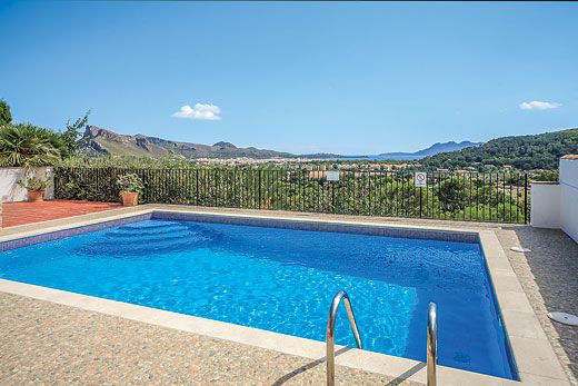 Hill-top, bay-view villa w/ pool, air con, outdoor terrace + BBQ