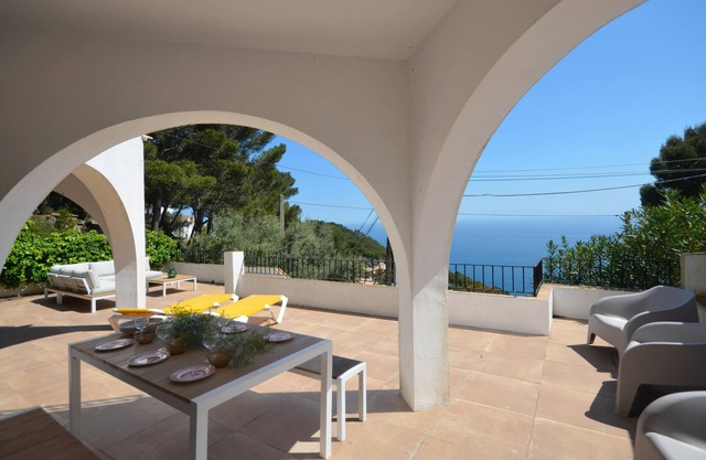 Holiday rental apartment with swimming pool in Begur, Sa Tuna