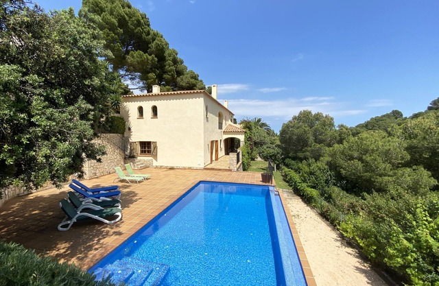 Holiday rental villa with swimming pool in Begur, Sa Tuna