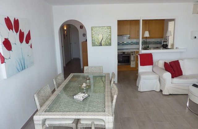 Modern apartment with communal pool, wifi, A / C and sea views in Santa Ponsa