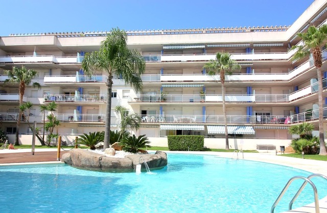 PORT CANIGÓ II 304 -Nice and bright apartment with views on the channels and pool, in Santa Margarita (Roses)