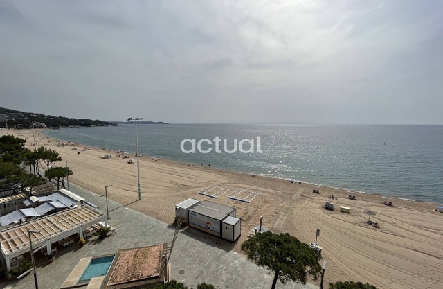 President B-5 Seafront apartment