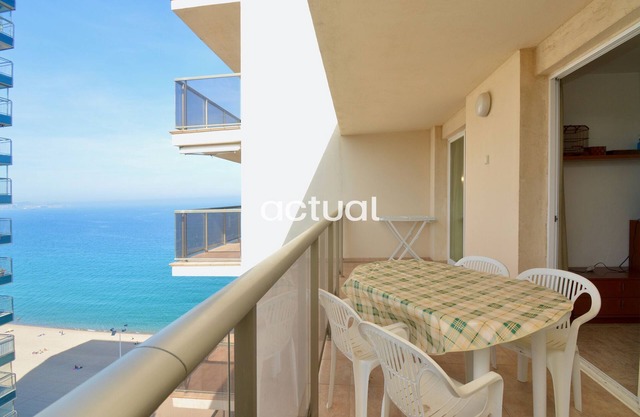 President E-13 Seafront apartment