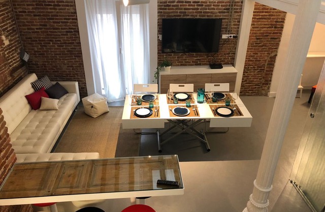 Red Brick Loft sleeps 6-8 Heart of Madrid