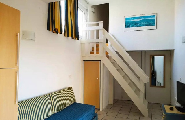 Residence Sea Golf Eugenie People Side 