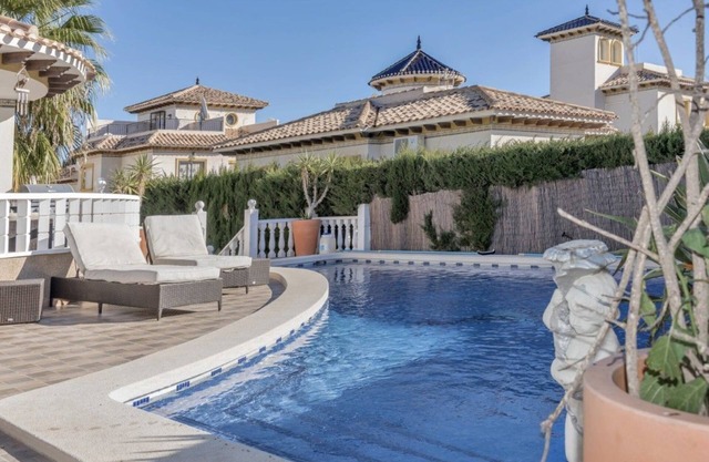 Stunning 5 Bed Villa with fabulous private swimming pool.