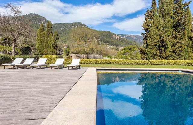 Valldemossa Villa Sleeps 8 Pool Air Con WiFi