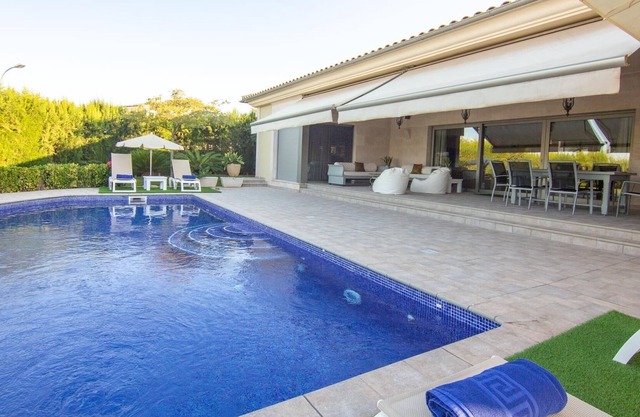 Villa Bellviure holiday home with private pool in Marratxi