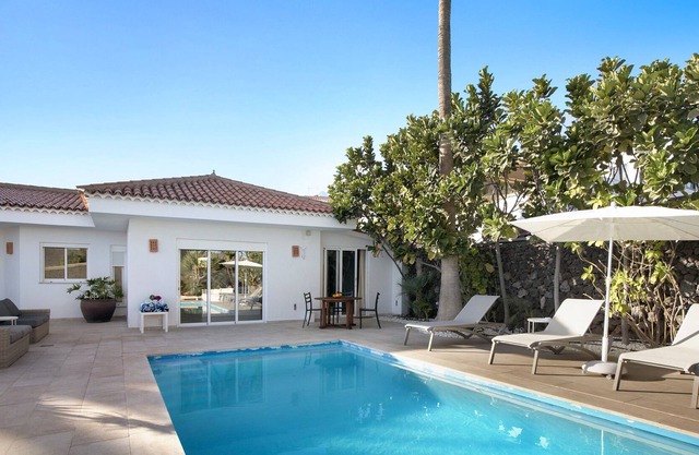 "Villa Ginevra Luxury" with Pool, Sauna & Mountain View