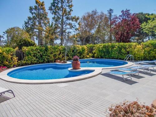 Villa in Bay of Roses with Private Pool