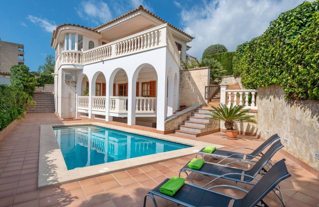 VILLA TEULERA -Amazing house in Palma, with private pool and 3.6 km away from the beach. Free WiFi