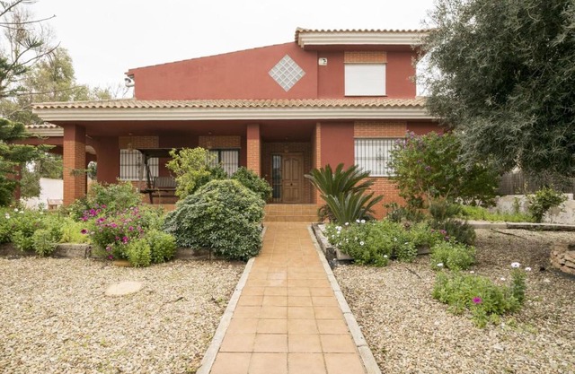 Welcoming Holiday Home in Cartagena with Garden