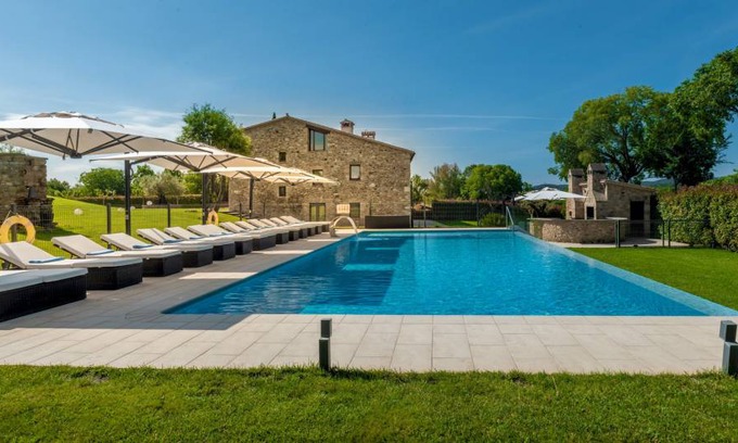 Cornella del Terri Villa | 1000 m² Villa ∙ 8 bedrooms ∙ 20 guests