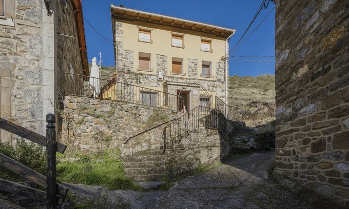 Llanaves de la Reina House | 110 m² House ∙ 3 bedrooms ∙ 6 guests
