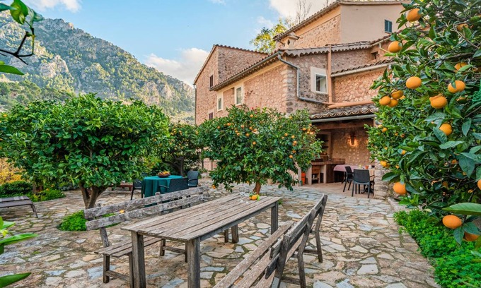 Fornalutx Ski Chalet | 120 m² Chalet ∙ 2 bedrooms ∙ 4 guests