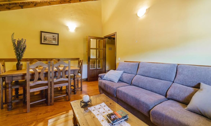 Valle de Valdelaguna Ski Chalet | 125 m² Chalet ∙ 4 bedrooms ∙ 9 guests