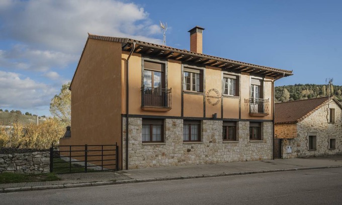 Hontoria del Pinar House | 130 m² House ∙ 4 bedrooms ∙ 20 guests