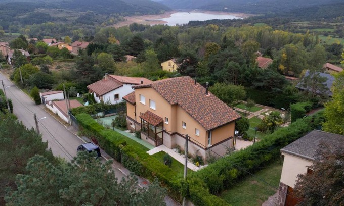 El Rasillo de Cameros Ski Chalet | 140 m² Chalet ∙ 4 bedrooms ∙ 11 guests