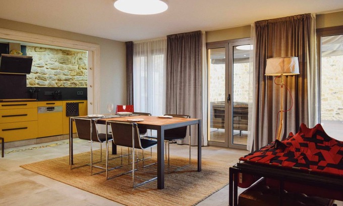 Besalu Apartment | 145 m² Apartment ∙ 1 bedroom ∙ 2 guests