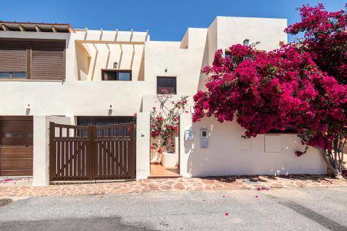 San Jose Villa | 150 m² Villa ∙ 3 bedrooms ∙ 6 guests