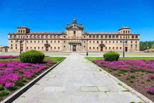 Monforte de Lemos Apartment | 160 m² Apartment ∙ 3 bedrooms ∙ 6 guests
