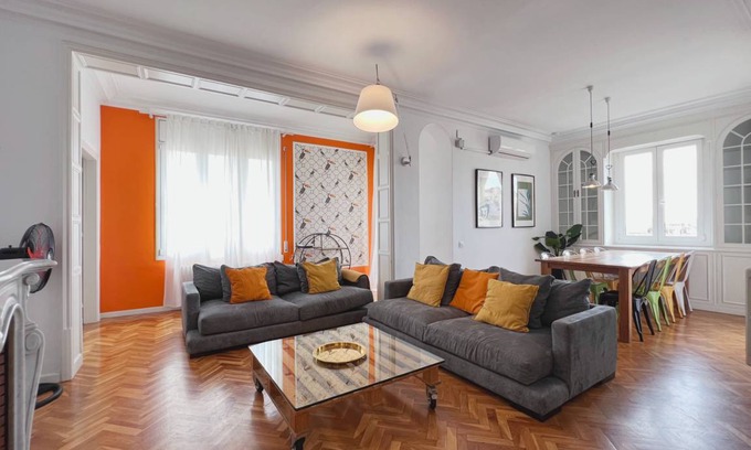 Dreta de l'Eixample Apartment | 163 m² Apartment ∙ 4 bedrooms ∙ 12 guests