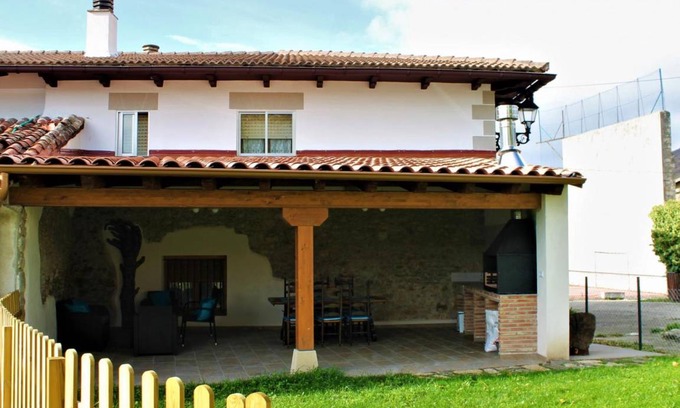 Amescoa Baja House | 165 m² House ∙ 5 bedrooms ∙ 11 guests