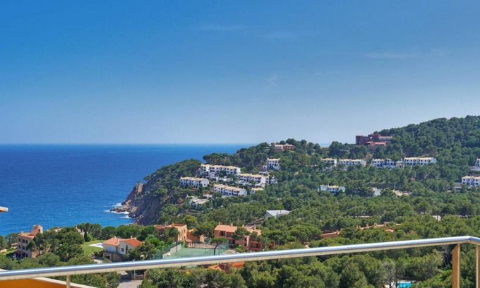 Tamariu House | 175 m² House ∙ 6 bedrooms ∙ 18 guests