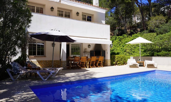 Tamariu House | 180 m² House ∙ 4 bedrooms ∙ 8 guests