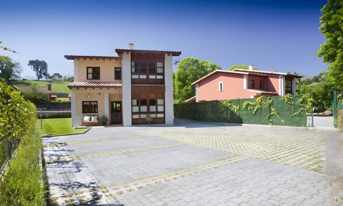 Poo House | 180 m² House ∙ 5 bedrooms ∙ 12 guests