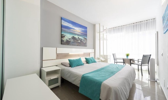 Las Palmas de Gran Canaria Apartment | 1st Line Studio Las Canteras Beach - Wifi