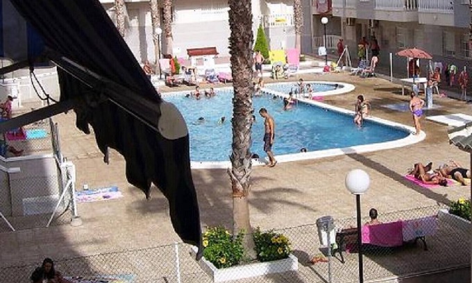 Torrevieja Apartment | 2-bedroom apartment community pool WIFI close to beaches
