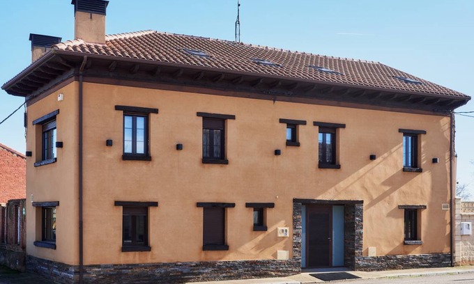 Valverde de la Virgen House | 200 m² House ∙ 5 bedrooms ∙ 16 guests