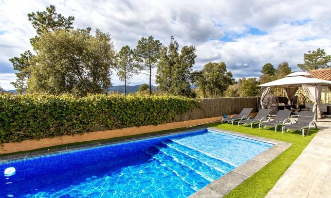 Santa Coloma de Farners Villa | 200 m² Villa ∙ 5 bedrooms ∙ 10 guests