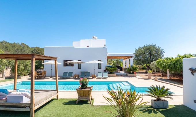 Sant Llorenc de Balafia Villa | 200 m² Villa ∙ 4 bedrooms ∙ 8 guests