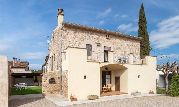 Sant Jordi Desvalls House | 200 m² House ∙ 4 bedrooms ∙ 9 guests