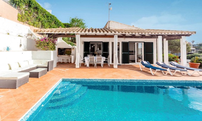 Cala Llonga House | 200 m² House ∙ 3 bedrooms ∙ 6 guests