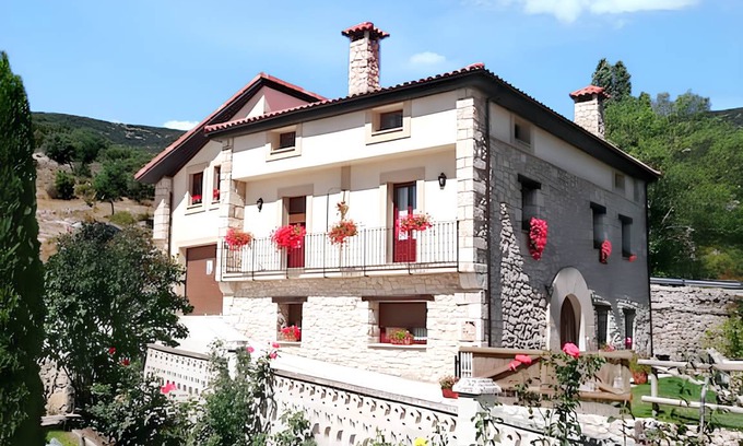 Quintana de Valdivielso House | 200 m² House ∙ 5 bedrooms ∙ 10 guests