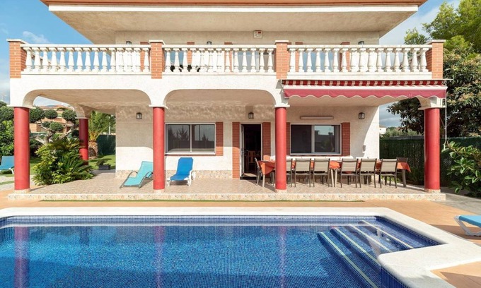 Cubelles House | 200 m² House ∙ 7 bedrooms ∙ 14 guests