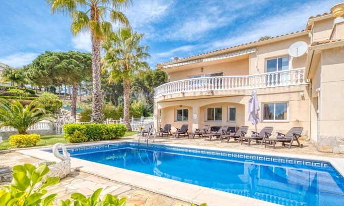Lloret de Mar Villa | 200 m² Villa ∙ 6 bedrooms ∙ 14 guests