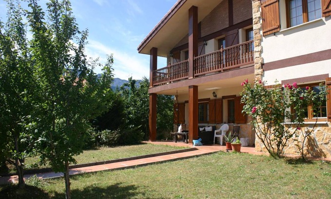 Villasana de Mena House | 220 m² House ∙ 4 bedrooms ∙ 8 guests