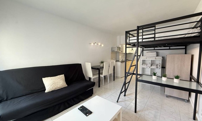 Roses Town Center Apartment | 23 m² Studio flat ∙ 1 bedroom ∙ 4 guests