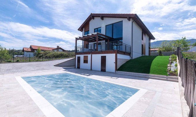 Llanes House | 235 m² House ∙ 5 bedrooms ∙ 14 guests
