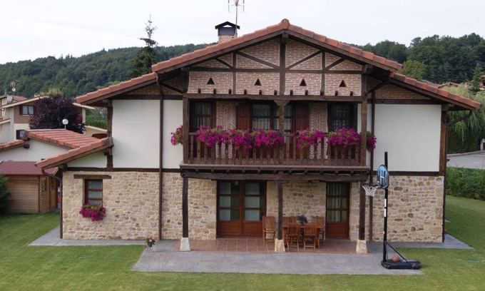 Ametzaga Zuia Apartment | 239 m² Apartment ∙ 5 bedrooms ∙ 10 guests