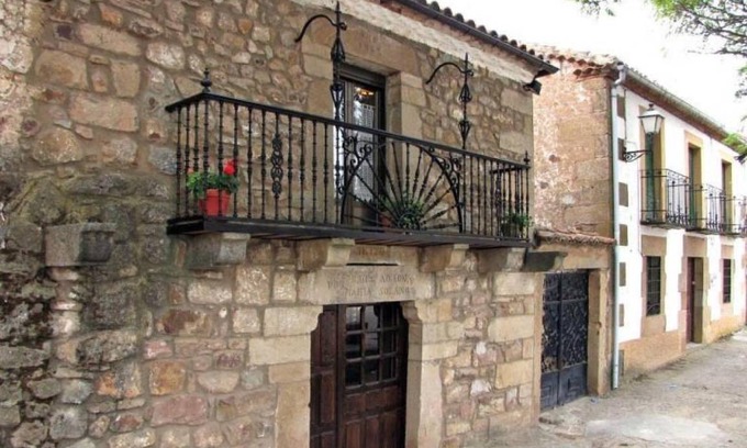 Almajano House | 240 m² House ∙ 6 bedrooms ∙ 14 guests