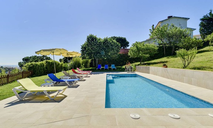 Calella Villa | 240 m² Villa ∙ 6 bedrooms ∙ 14 guests