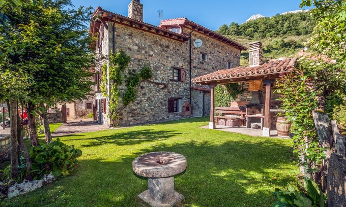 Santa Maria de Valdeon House | 250 m² House ∙ 5 bedrooms ∙ 10 guests