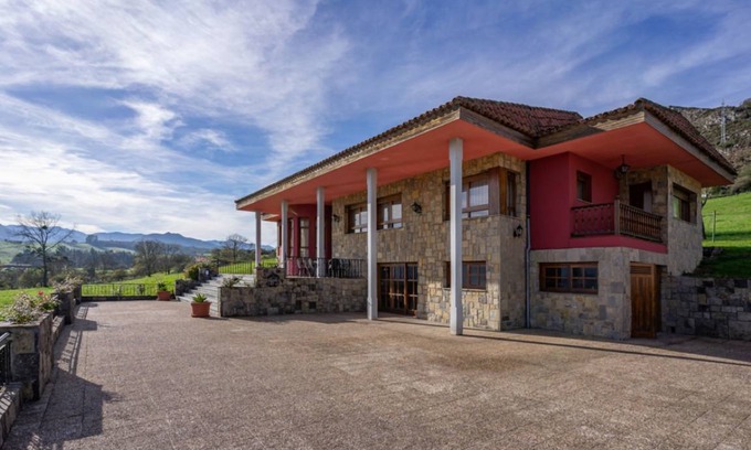 Arriondas Apartment | 250 m² Apartment ∙ 4 bedrooms ∙ 9 guests