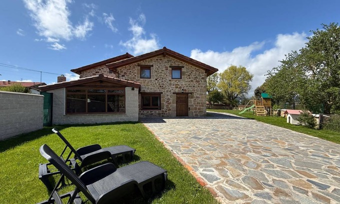 Las Rozas House | 250 m² House ∙ 4 bedrooms ∙ 15 guests